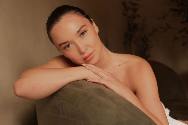 {"ARInfo":{"IsUseAR":false},"Version":"1.0.0","MakeupInfo":{"IsUseMakeup":false},"FaceliftInfo":{"IsChangeEyeLift":false,"IsChangeFacelift":false,"IsChangePostureLift":false,"IsChangeNose":false,"IsChangeFaceChin":false,"IsChangeMouth":false,"IsChangeThinFace":true},"BeautyInfo":{"SwitchMedicatedAcne":false,"IsAIBeauty":false,"IsBrightEyes":false,"IsSharpen":false,"IsOldBeauty":false,"IsReduceBlackEyes":false},"HandlerInfo":{"AppName":2},"FilterInfo":{"IsUseFilter":false}}